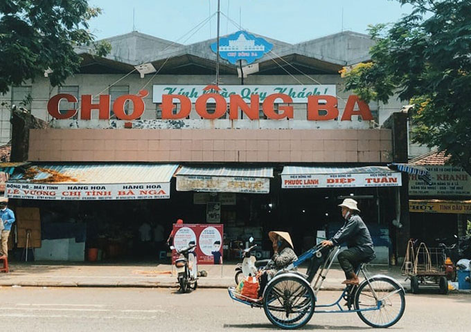 東巴市場